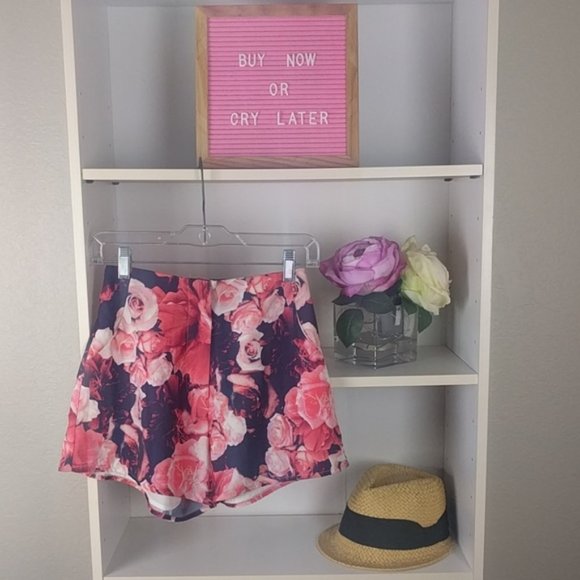 Finders Keepers Pants - Finders Keepers Floral High Wait Shorts SZXS